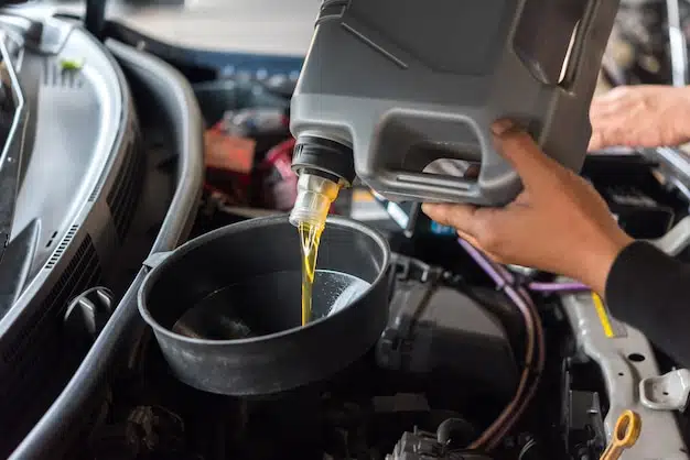 cara mengganti oli mobil